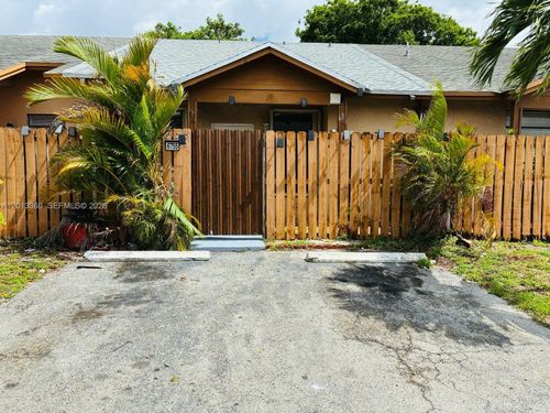 6755 Nw 187th Ter, Hialeah, FL, 33015-2425 | Card Image