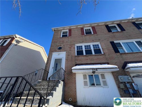 236 Vista Dr, Easton, PA, 18042-7205 | Card Image