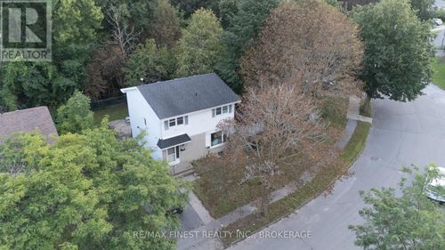 33 Calderwood Dr, Kingston, ON, K7M6L5 | Card Image