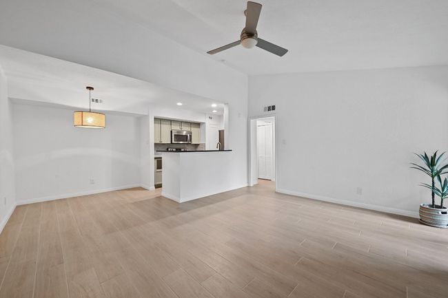 APT-212 - 3204 Menchaca Rd, Condo with 2 bedrooms, 2 bathrooms and 2 parking in Austin TX | Image 4