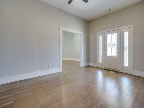 901 W Morton St, Denison, TX, 75020-2111 | Card Image
