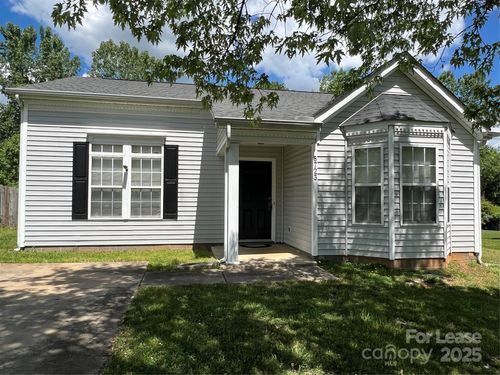 8723 Purple Thistle Ln, Charlotte, NC, 28215-7595 | Card Image