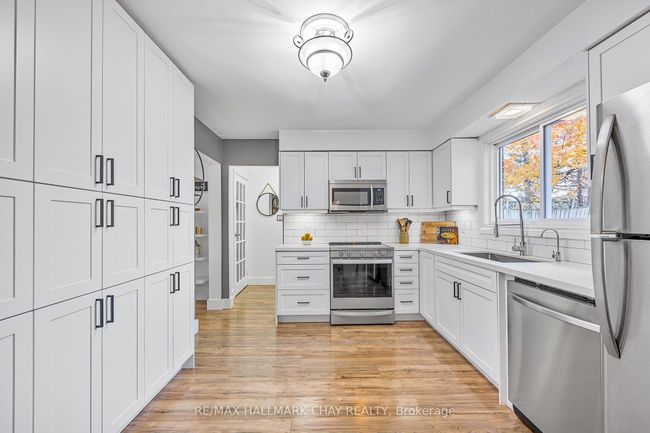 46 Farmingdale Cres, House other with 4 bedrooms, 2 bathrooms and 4 parking in Barrie ON | Image 6