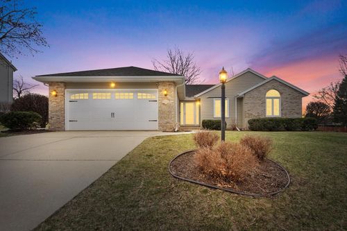 2508 Fox River Parkway, Waukesha, WI, 53189 | Card Image