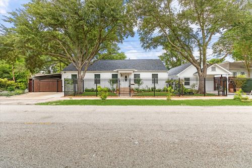 911 W 14th St, Houston, TX, 77008-3837 | Card Image
