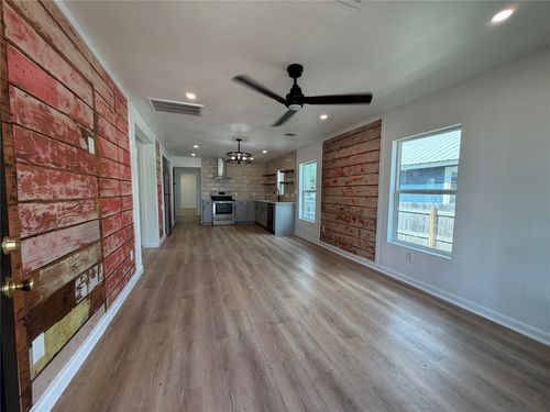 1209 Pine Street, Bastrop, TX, 78602 | Card Image