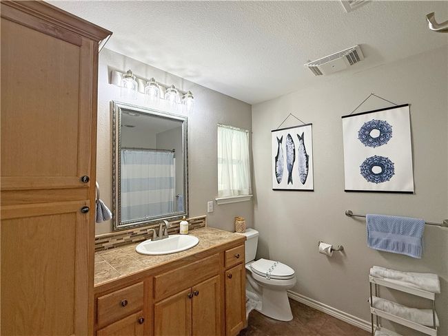 1020 S Live Oak St, House other with 2 bedrooms, 2 bathrooms and null parking in Rockport TX | Image 18