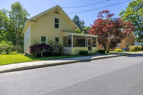 136 Quaboag St, Warren, MA, 01083-9740 | Card Image