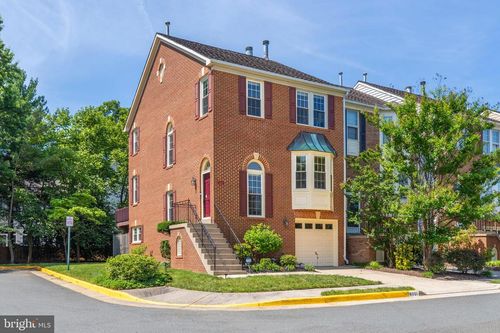 8001 Gina Pl, VIENNA, VA, 22182-4016 | Card Image
