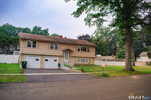 20 Walker Dr, Stratford, CT, 06614-2222 | Card Image