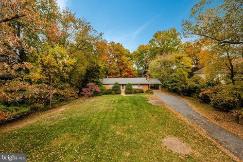 6424 Divine St, Mclean, VA, 22101-4702 | Card Image