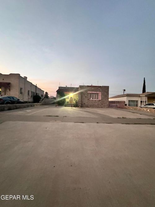 3713 Frankfort Avenue, El Paso, TX, 79930 | Card Image