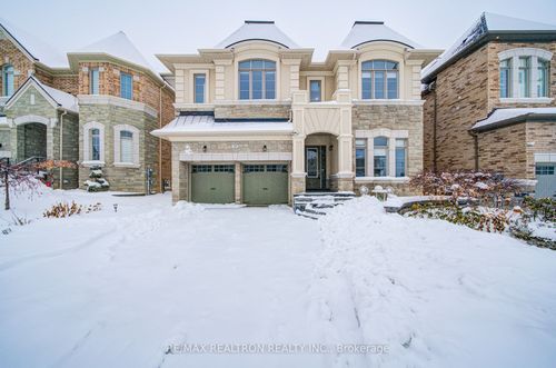 18 Giardina Cres, Richmond Hill, ON, L4B0G2 | Card Image
