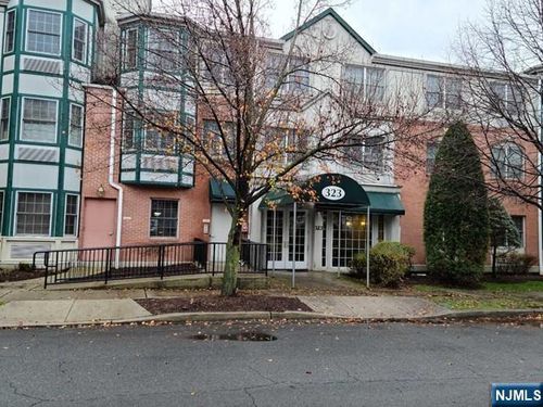 323 Willow St, Teaneck, NJ, 07666-4063 | Card Image