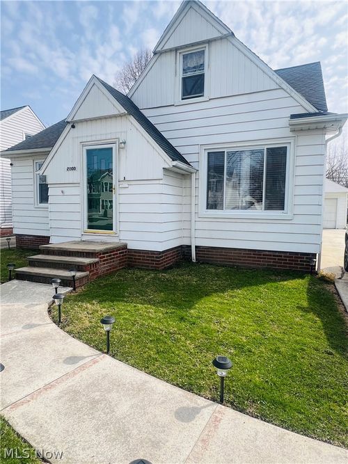 21300 Wilmore Ave, Euclid, OH, 44123-2826 | Card Image