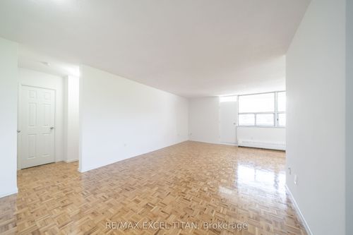 412-5 Glamorgan Ave, Scarborough, ON, M1P4P1 | Card Image