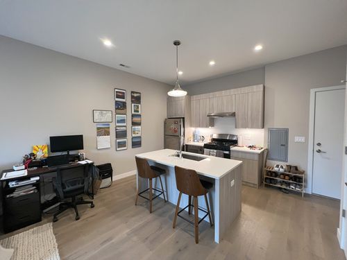 204-3757 N Sheffield Ave, CHICAGO, IL, 60613-2903 | Card Image