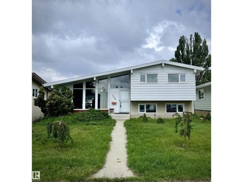 7208 139 Ave Nw, Edmonton, AB, T5C2M2 | Card Image
