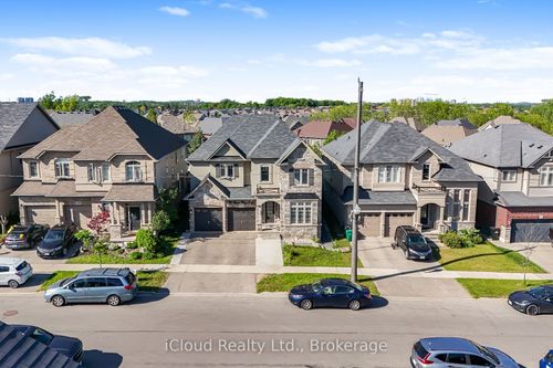 795 Robert Ferrie Dr, Kitchener, ON, N2R0B8 | Card Image
