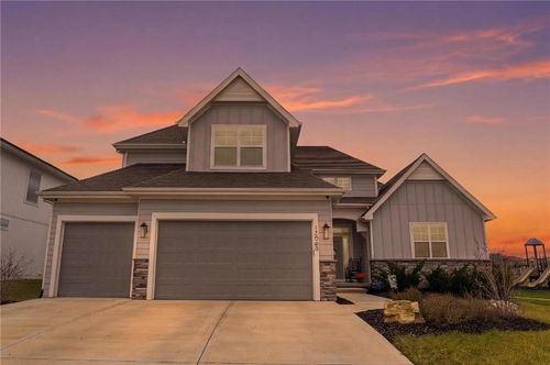 15305 172nd Pl, Olathe, KS, 66062-7531 | Card Image