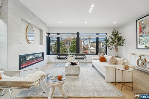 426 Aurora Ave, Cliffside Park, NJ, 07010-2292 | Card Image