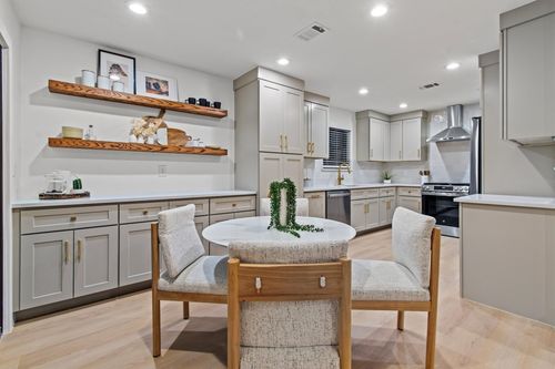 5102 Summerset Trl, Austin, TX, 78749-1334 | Card Image