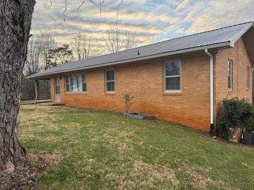 351 Forest Cir, Sparta, TN, 38583-5509 | Card Image