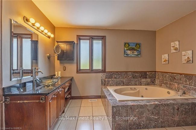 862 Old Colony Rd, House other with 4 bedrooms, 4 bathrooms and 6 parking in Kingston ON | Image 22