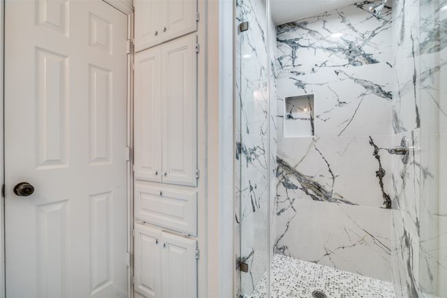 Bathroom with a marble finish shower | Image 17