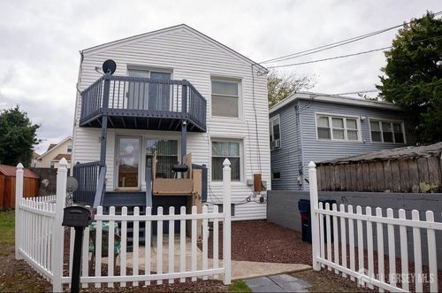 322 N Trenton Ave, Atlantic City, NJ, 08401-1317 | Card Image