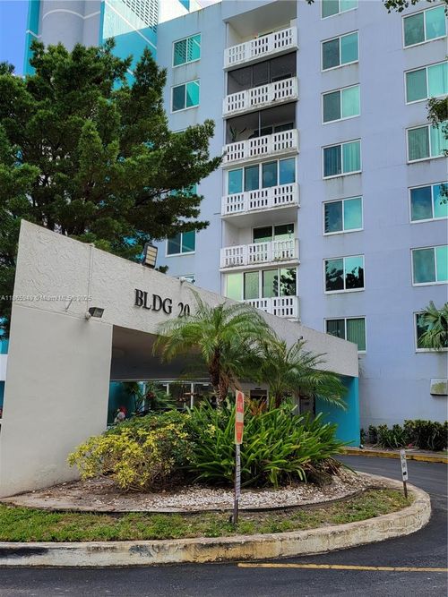 apt-306-919 Hillcrest Dr, Hollywood, FL, 33021-7855 | Card Image