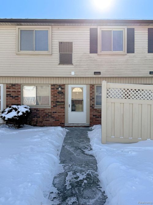 24943 Mayfair St, Flat Rock, MI, 48134-2707 | Card Image