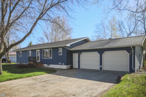 102 13th Ave N, Ellendale, ND, 58436-7232 | Card Image