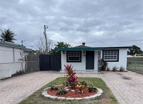 350 Walker Ave, Greenacres, FL, 33463-3347 | Card Image