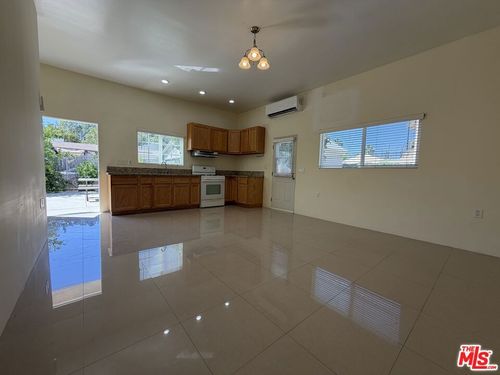 14213 Califa Street, Los Angeles, CA, 91401 | Card Image