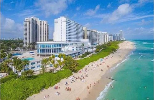 ph-7-5445 Collins Ave, Miami Beach, FL, 33140-2561 | Card Image