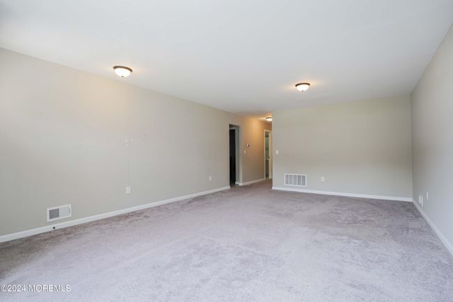 47 Knoll Ct, Condo with 2 bedrooms, 2 bathrooms and null parking in Matawan NJ | Image 8