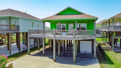 877 Palmetto Drive, House other with 2 bedrooms, 1 bathrooms and null parking in Crystal Beach TX | Image 2