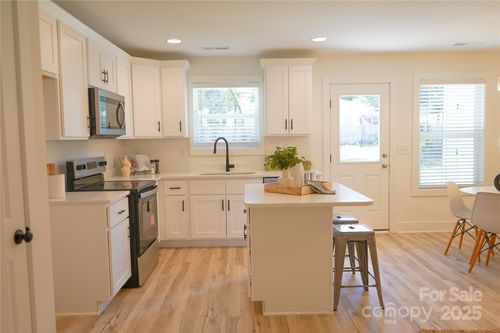 1616 Byrum St, Charlotte, NC, 28216-2621 | Card Image