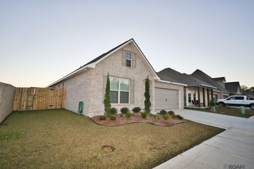 8010 Tall Willow Ave, Baton Rouge, LA, 70820 | Card Image