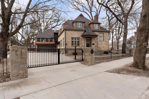 907 1st Dr Nw, Austin, MN, 55912-2939 | Card Image