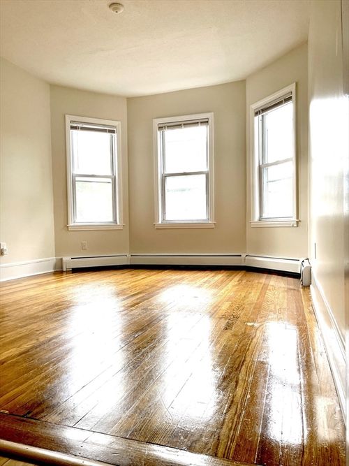 apt-4-20 Boylston St, Lowell, MA, 01852-4990 | Card Image