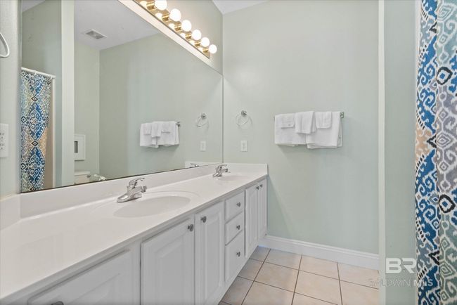 Bathroom | Image 18