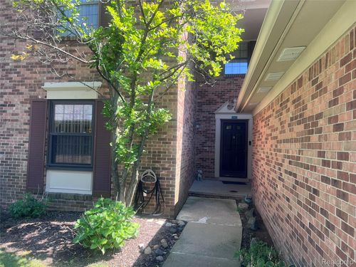 105-29823 Indian Trail, Farmington Hills, MI, 48331 | Card Image