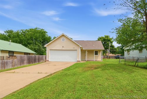 323 W Cypress St, Coweta, OK, 74429-2171 | Card Image