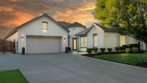 4183 N Bodega Bay Rd, Clovis, CA, 93619-4695 | Card Image