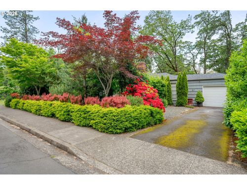 97 W 36th Ave, Eugene, OR, 97405-5106 | Card Image
