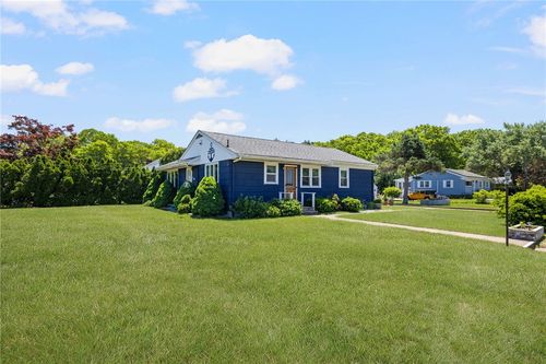 35 Post Rd, Westerly, RI, 02891-2641 | Card Image
