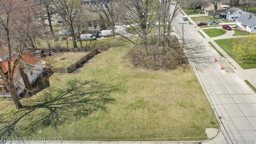 5689 Brandt St, Garden City, MI, 48135-2337 | Card Image