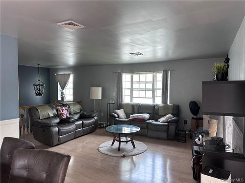 372 Angelo Dr, Montgomery, NY, 12549-1600 | Card Image